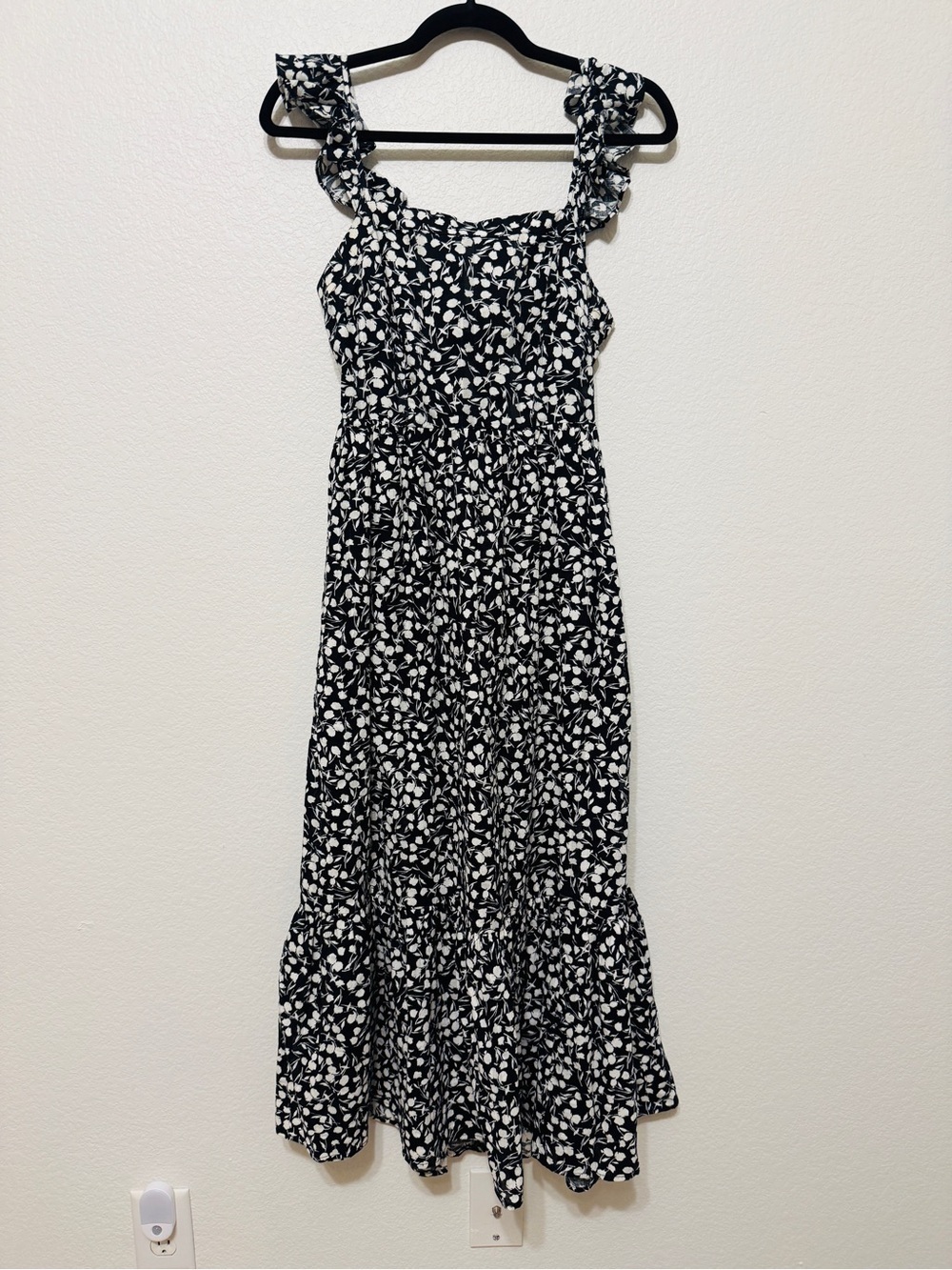 🦋 RIXO| EUC Black Floral Ruffle Strap Open back cottage core midi dress size 2 - Picture 2 of 10